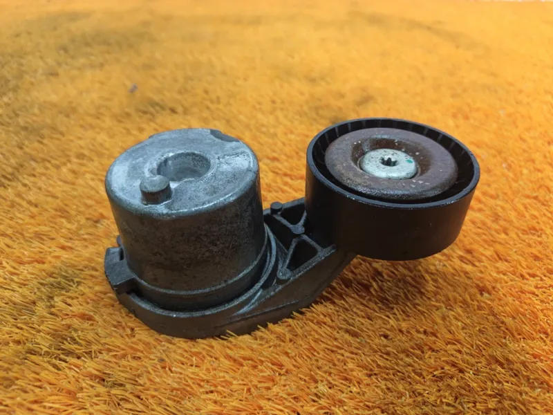 Ролик натяжной навесного оборудования