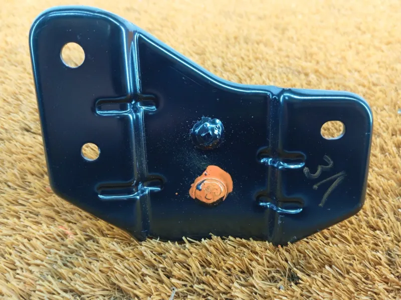 Замок спинки сиденья