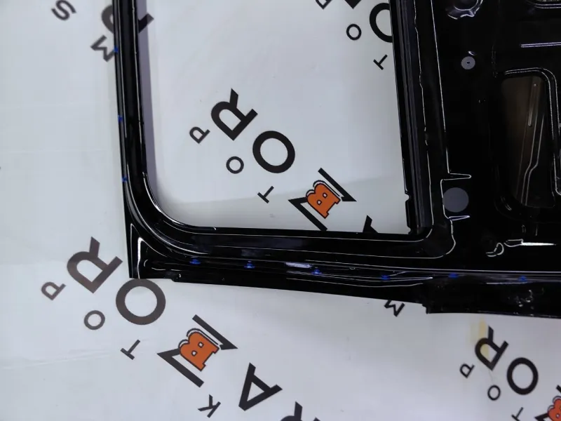 Дверь боковая