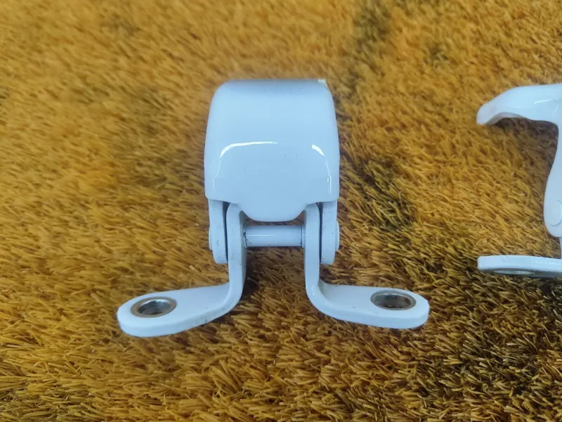 Петля двери