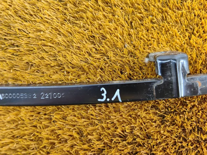 Направляющая стекла двери