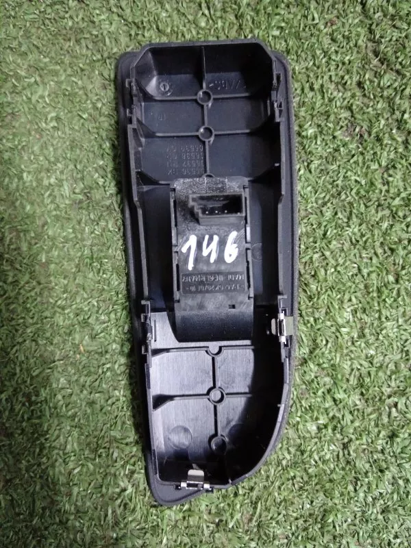 Кнопка стеклоподъемника