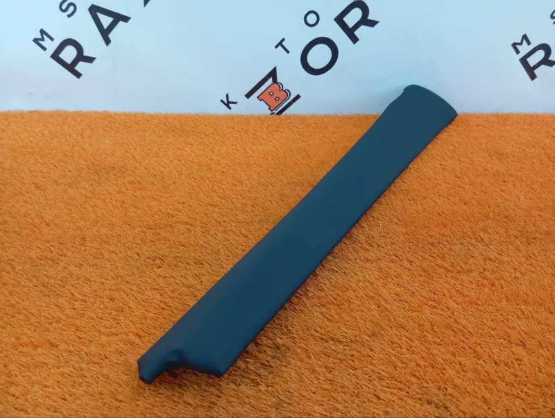 Накладка обшивки двери