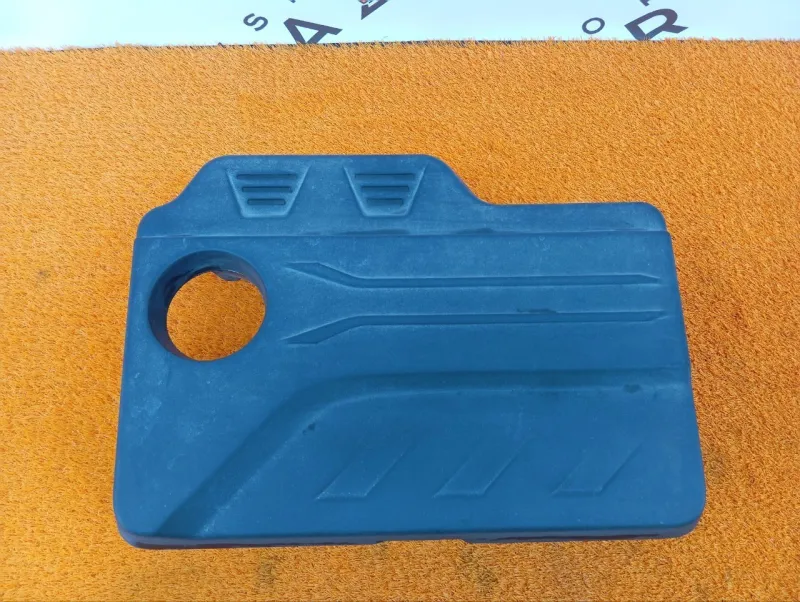 Декоративная крышка двигателя