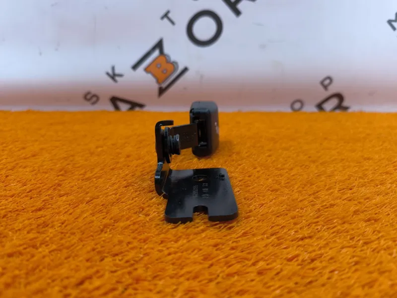 Ответная часть ремня безопасности