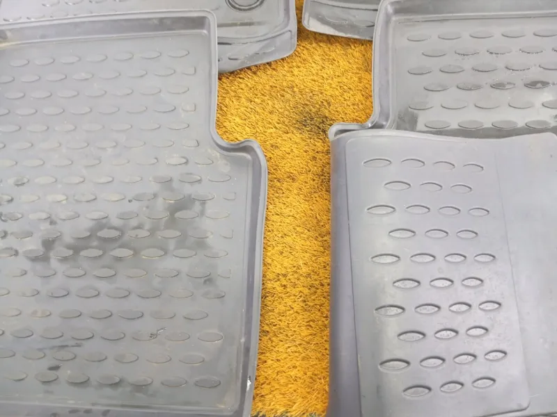 Коврик салона