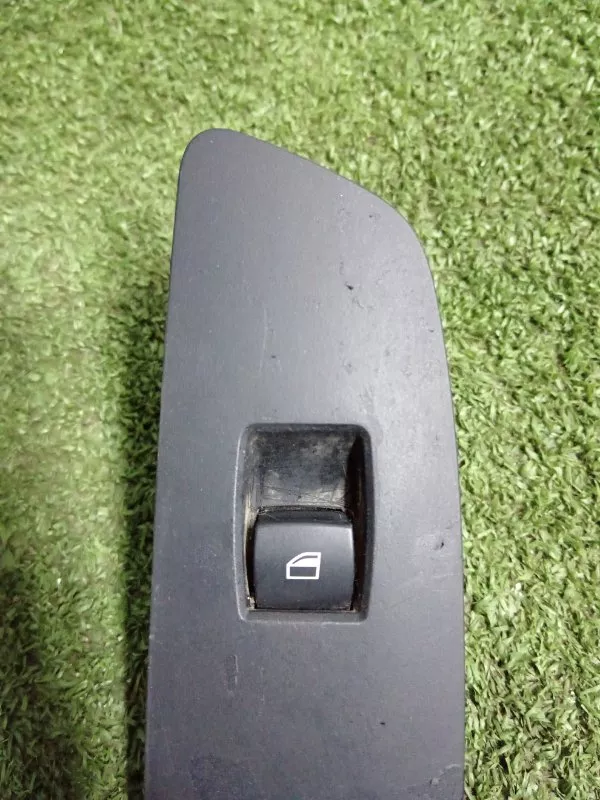 Кнопка стеклоподъемника