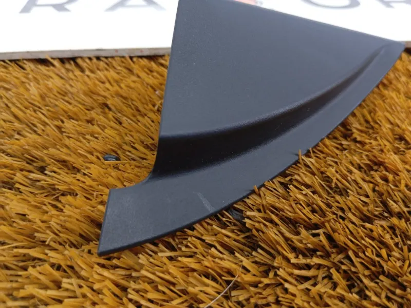 Уголок двери