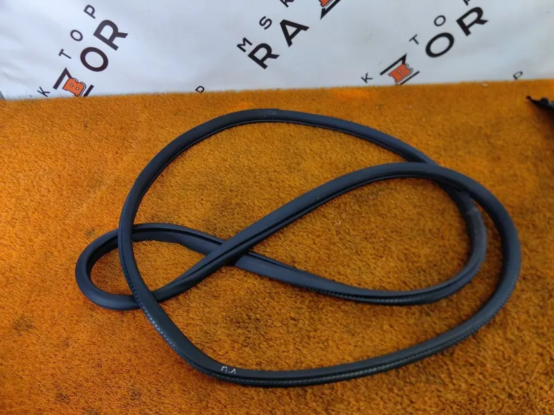 Уплотнитель проема двери