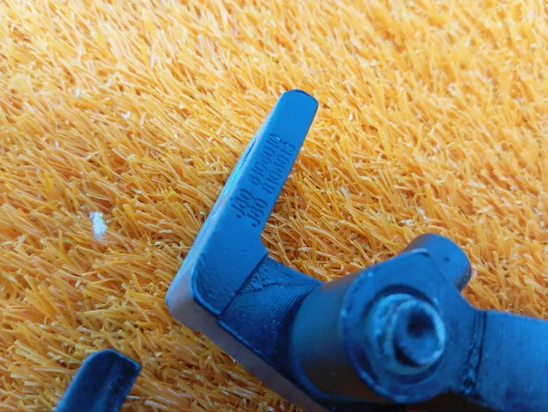 Петля двери