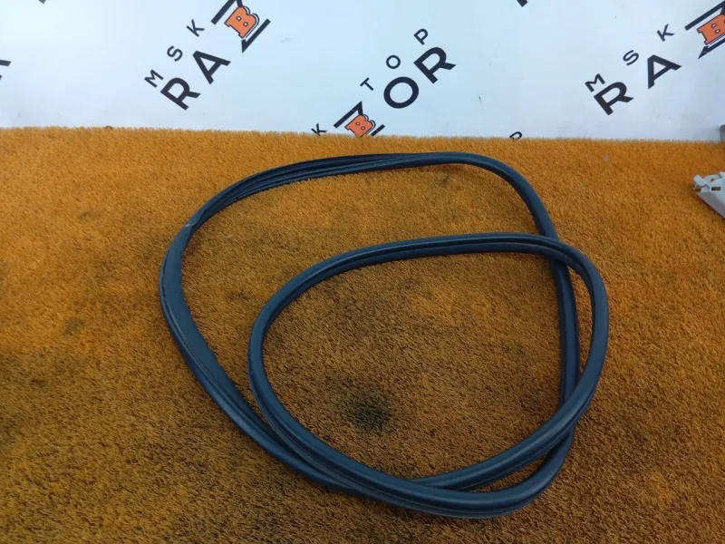 Уплотнитель проема двери