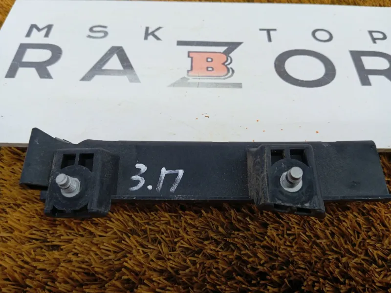 Направляющая стекла двери