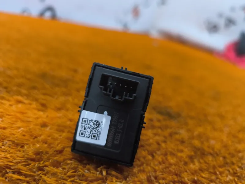 Кнопка стеклоподъемника