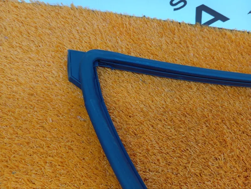 Уплотнитель двери