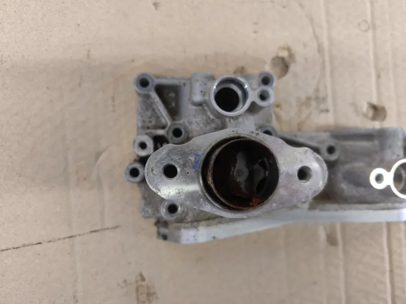 Крышка двигателя передняя