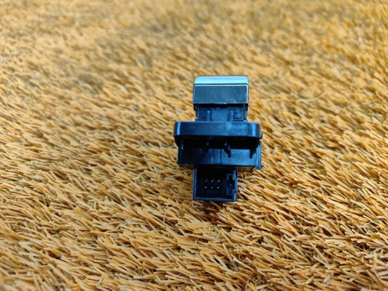 Кнопка складывания сиденья