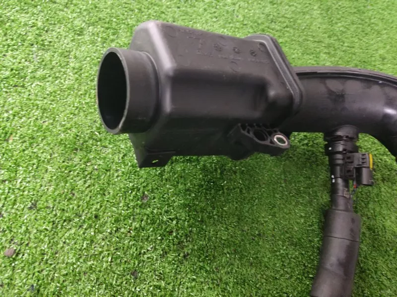 Патрубок воздушного фильтра