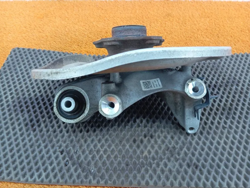 Кулак поворотный