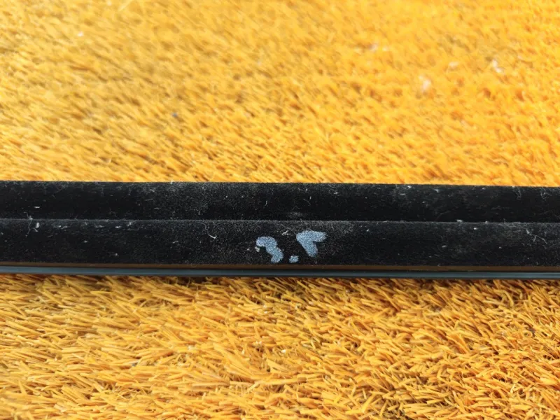 Уплотнитель стекла двери