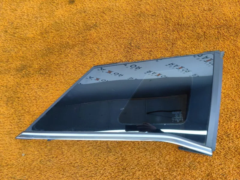 Стекло кузовное глухое