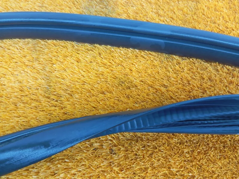 Уплотнитель проема двери