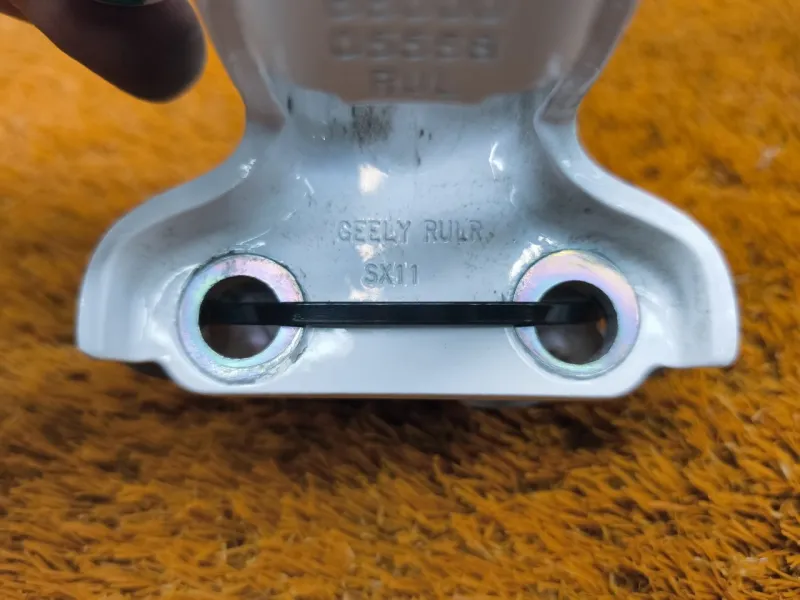 Петля двери