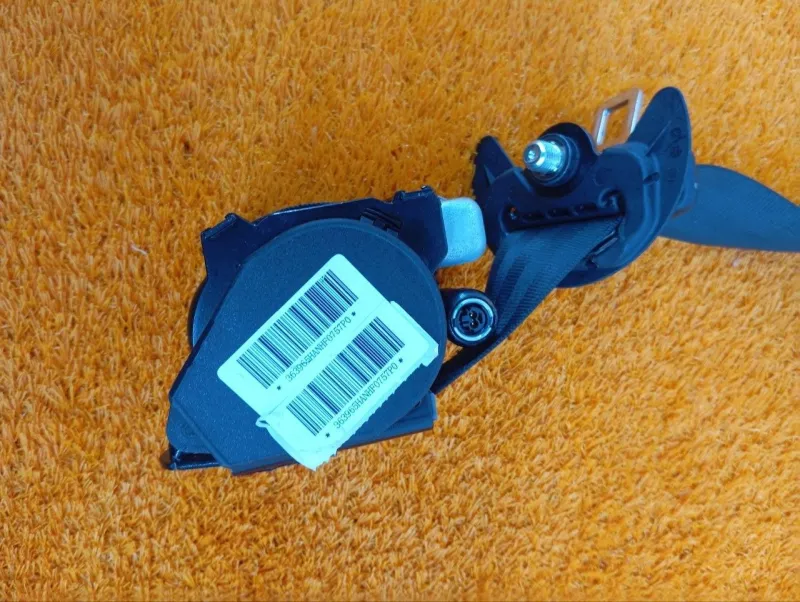 Ремень безопасности