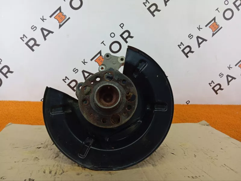 Кулак поворотный