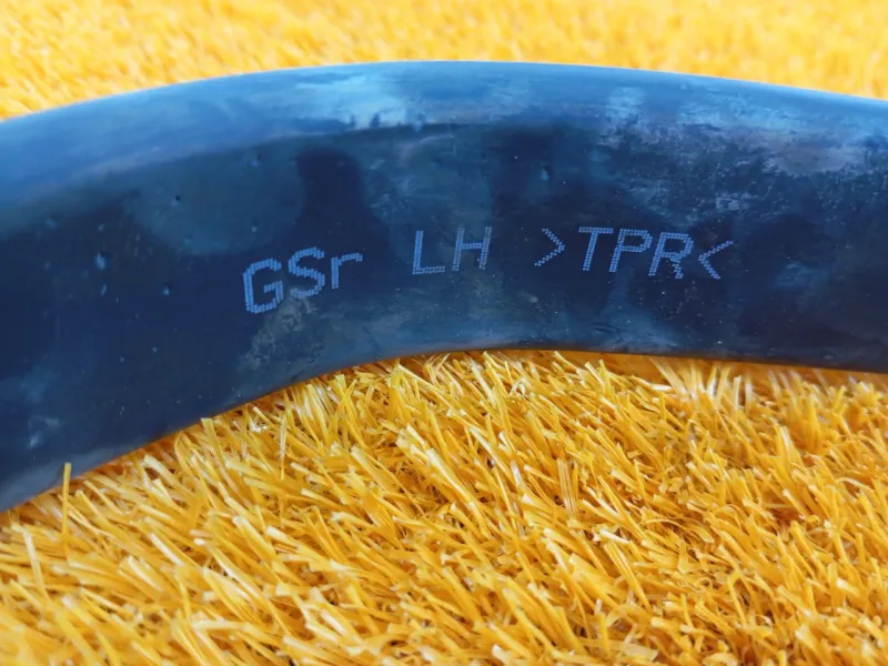 Крепление топливного бака