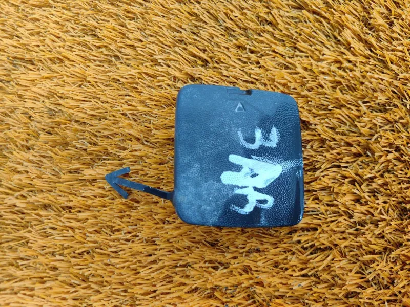 Заглушка буксировочного крюка