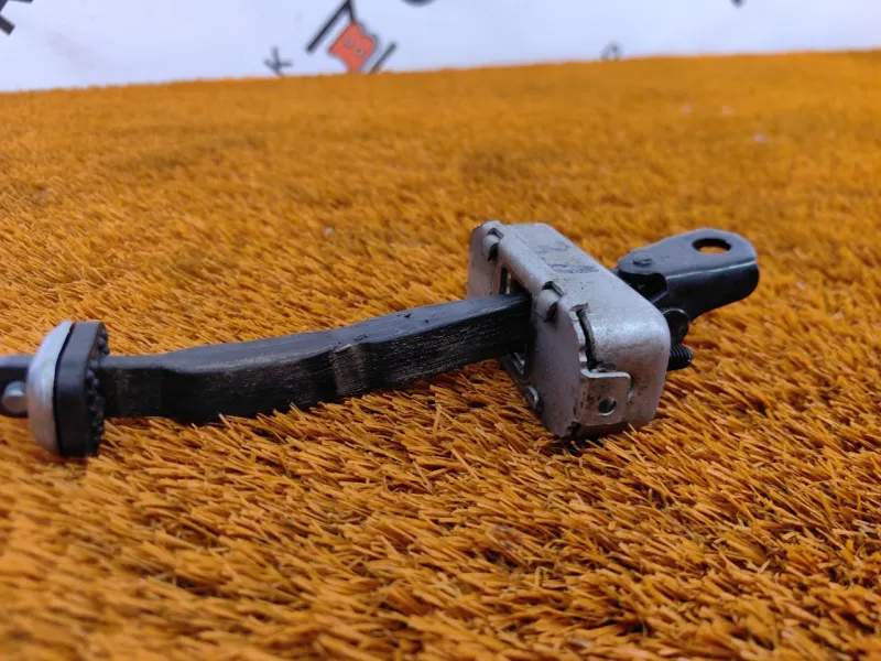 Ограничитель двери