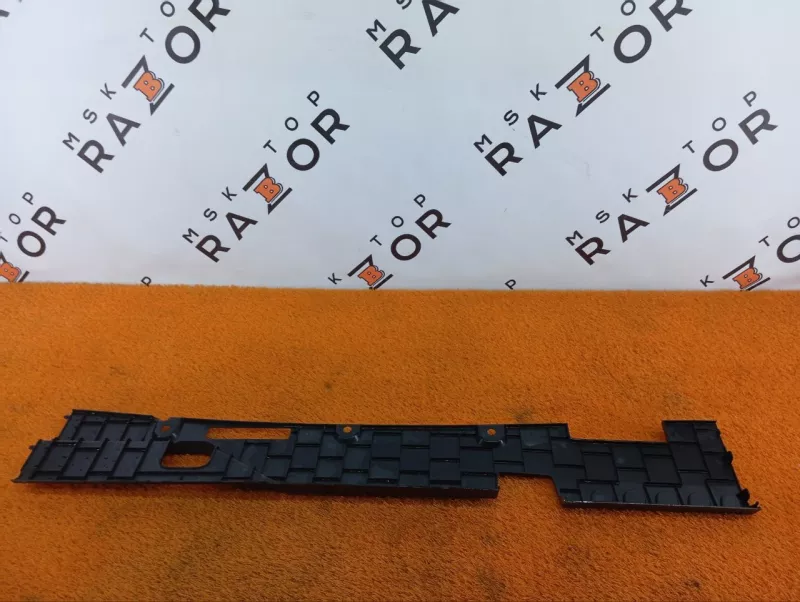 Накладка замка капота