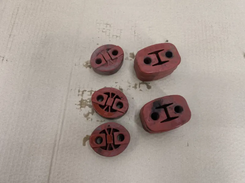 Крепление глушителя