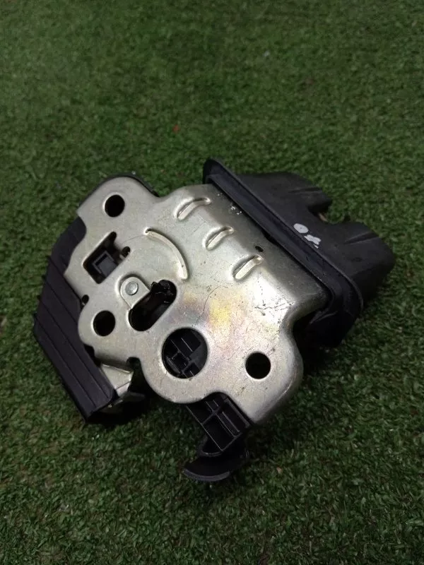 Замок багажника