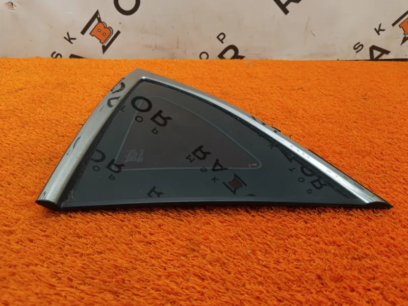 Форточка задняя