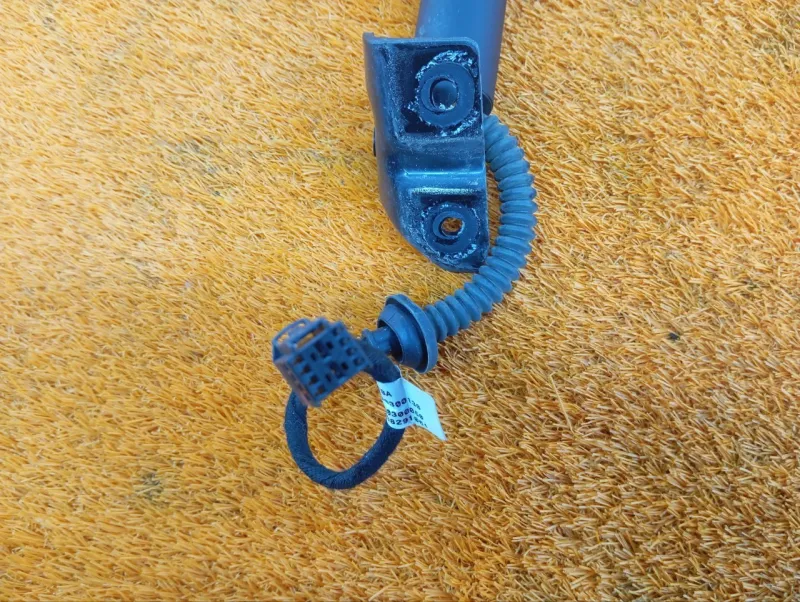 Амортизатор багажника