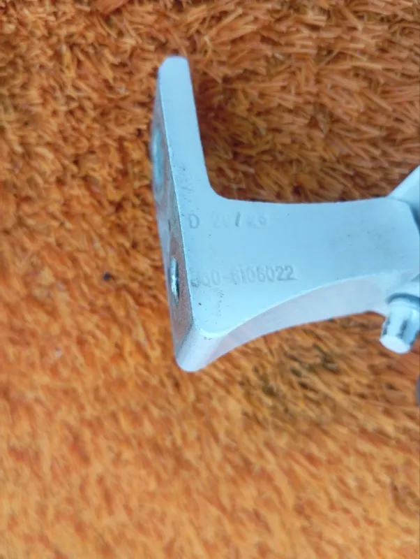 Петля двери