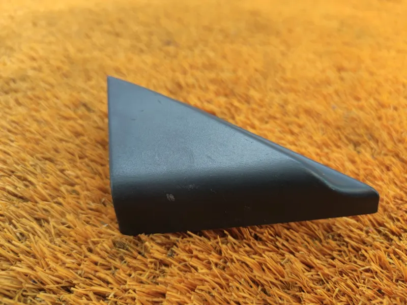 Уголок двери