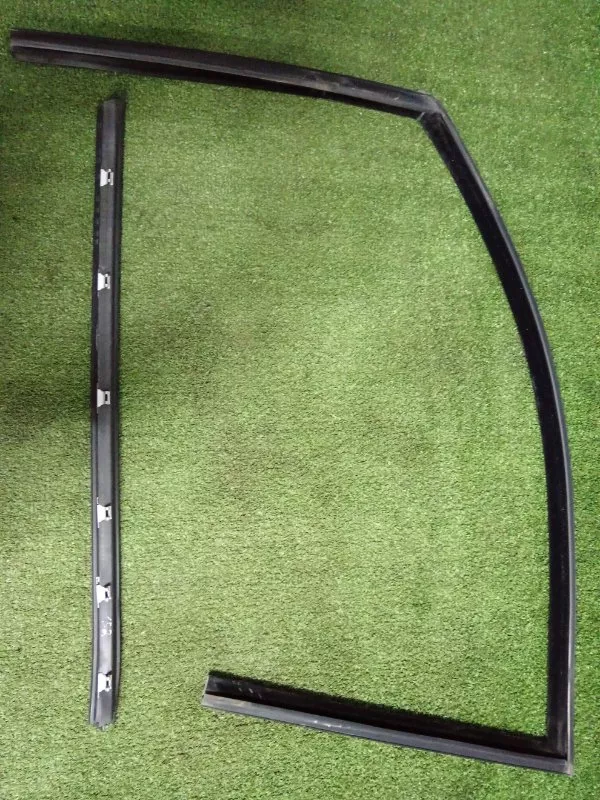 Уплотнитель стекла двери