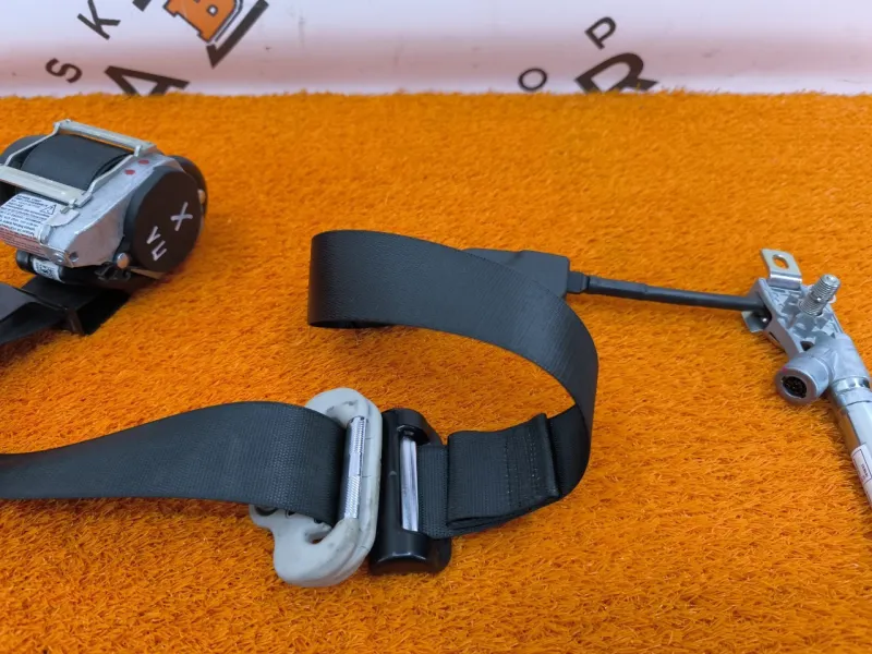 Ремень безопасности