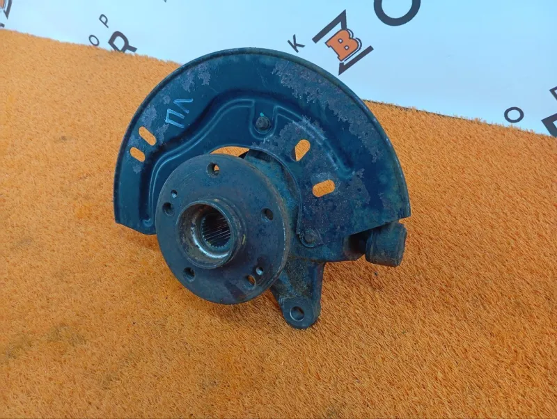 Кулак поворотный