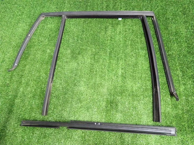 Уплотнитель стекла двери