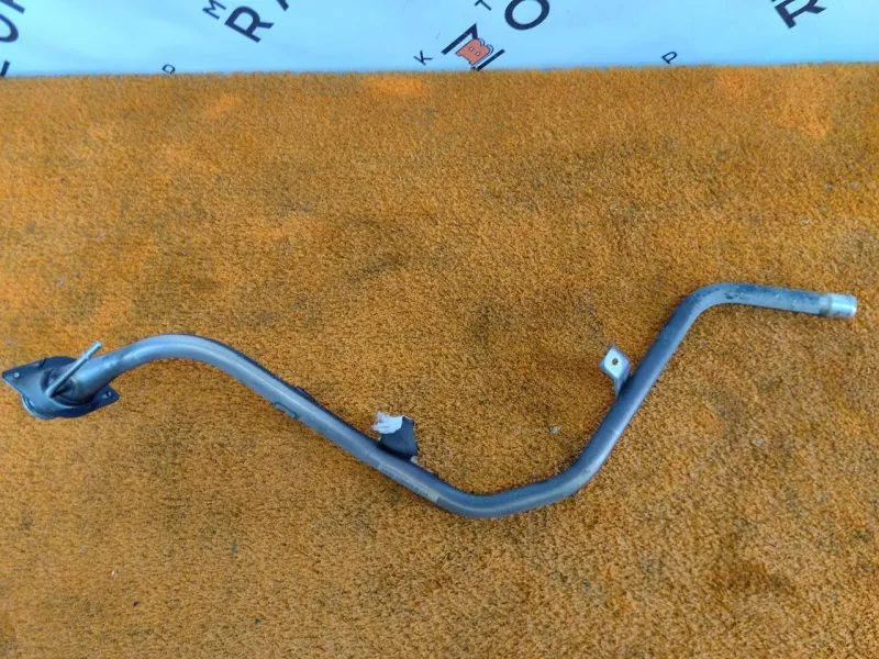 Горловина топливного бака