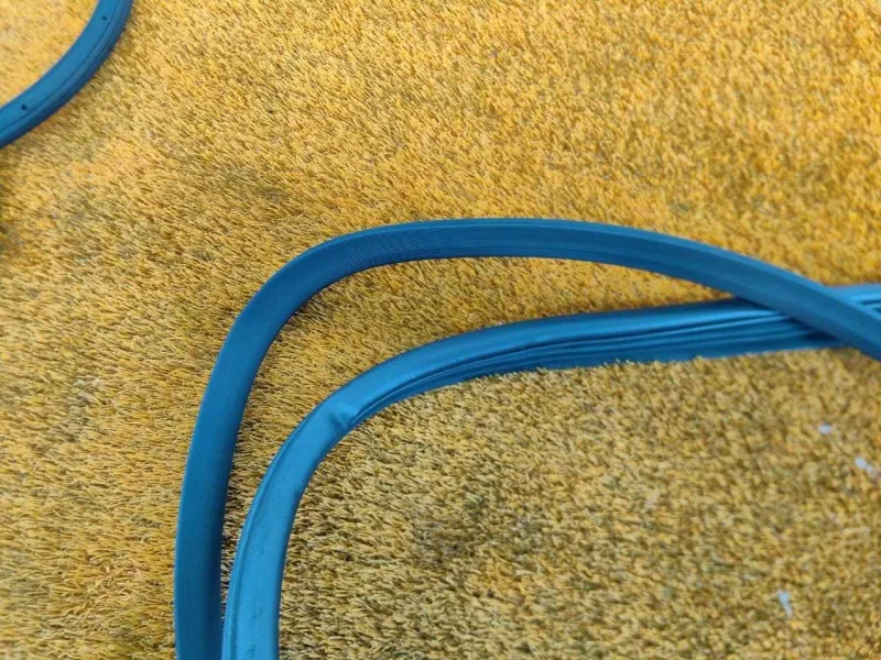 Уплотнитель проема двери