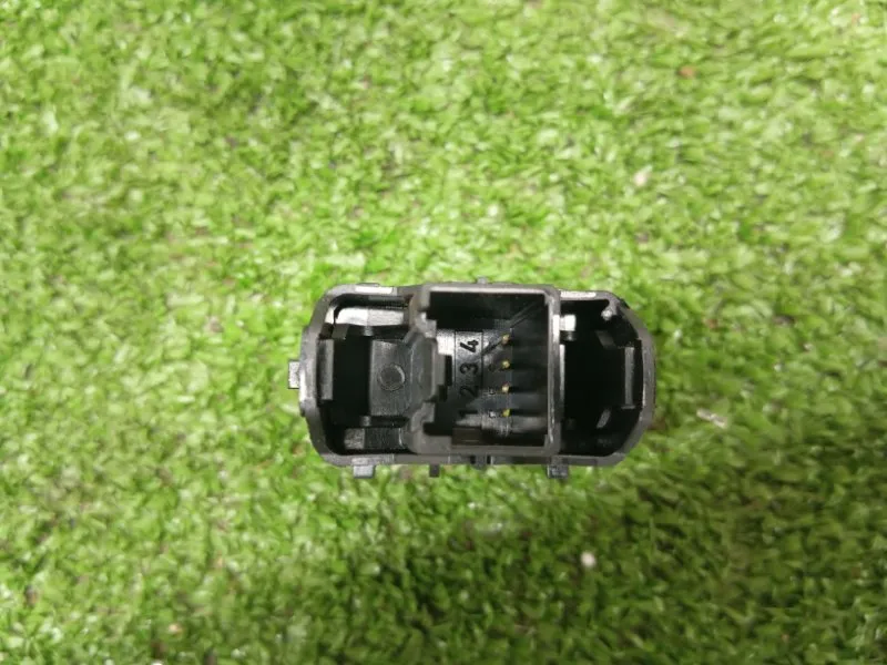 Кнопка стеклоподъемника