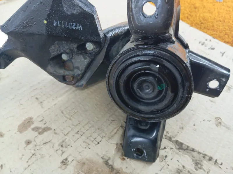 Подушка двигателя