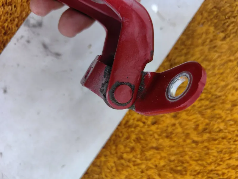 Петля двери