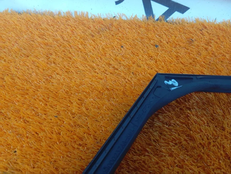 Уплотнитель стекла двери