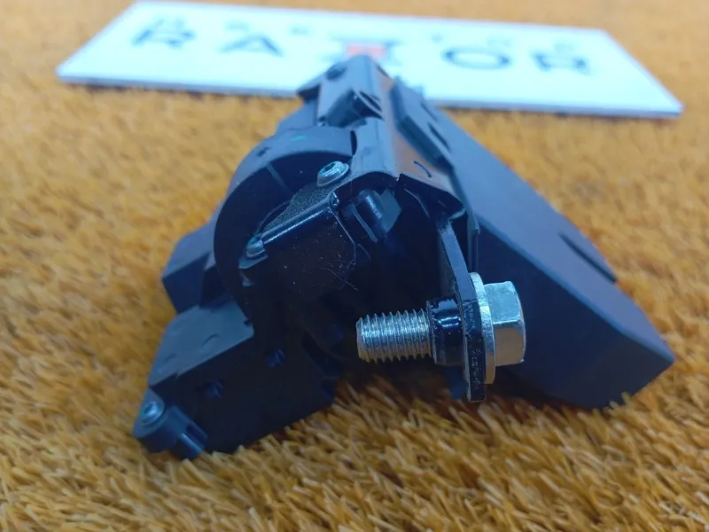 Замок багажника