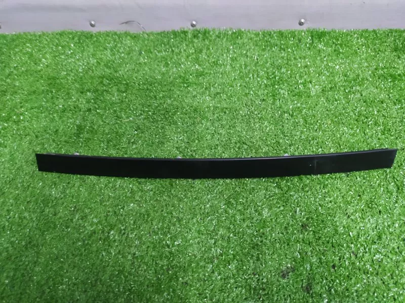 Направляющая стекла двери